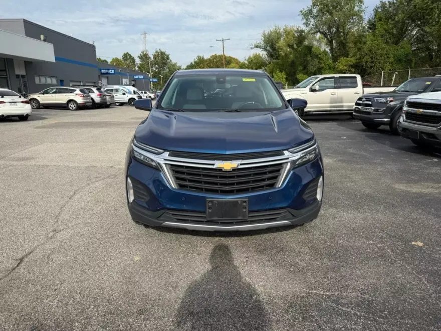 2022 Chevrolet Equinox LT photo 1