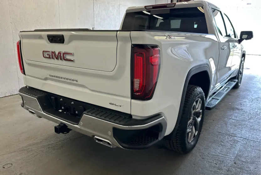2026 Gmc Sierra 1500 SLT photo 1