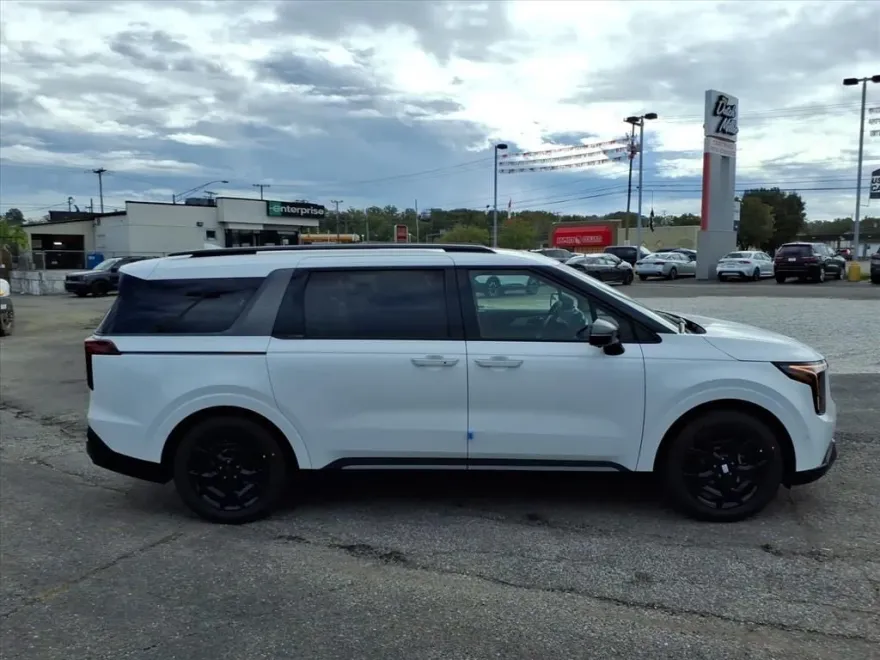 2026 Kia Carnival SX photo 1