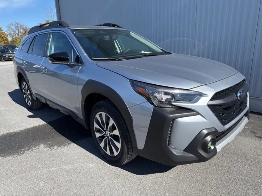 2025 Subaru Outback Limited photo 1