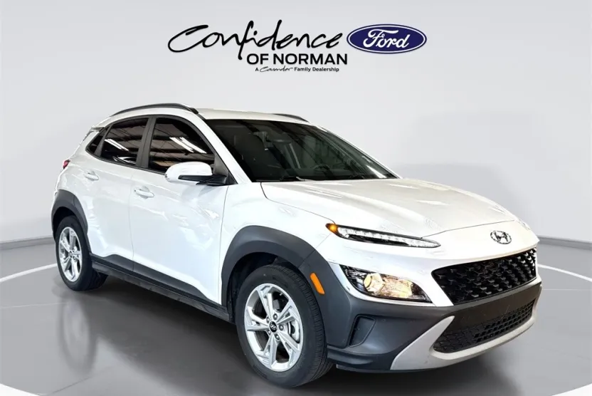 2022 Hyundai Kona SEL photo 1