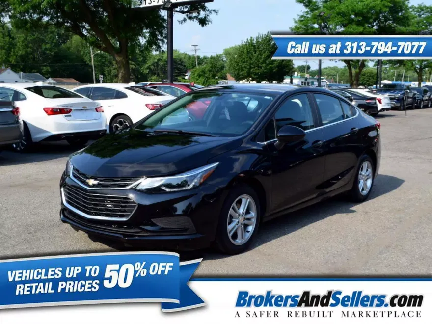 2017 Chevrolet Cruze LT photo 1