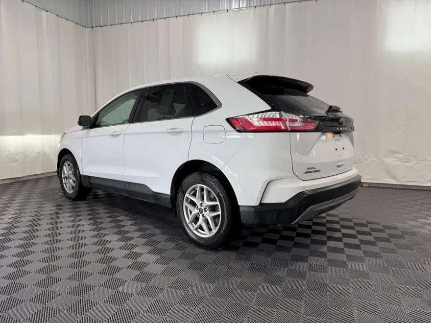 2022 Ford Edge SEL photo 1