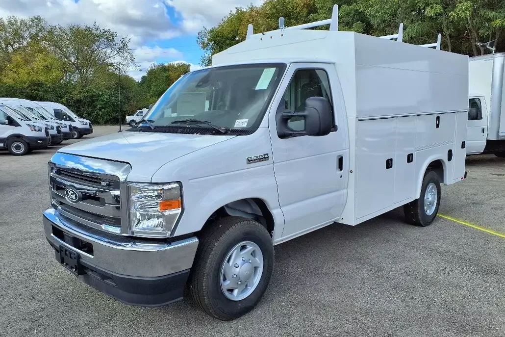 2026 Ford E-350 Base photo 1
