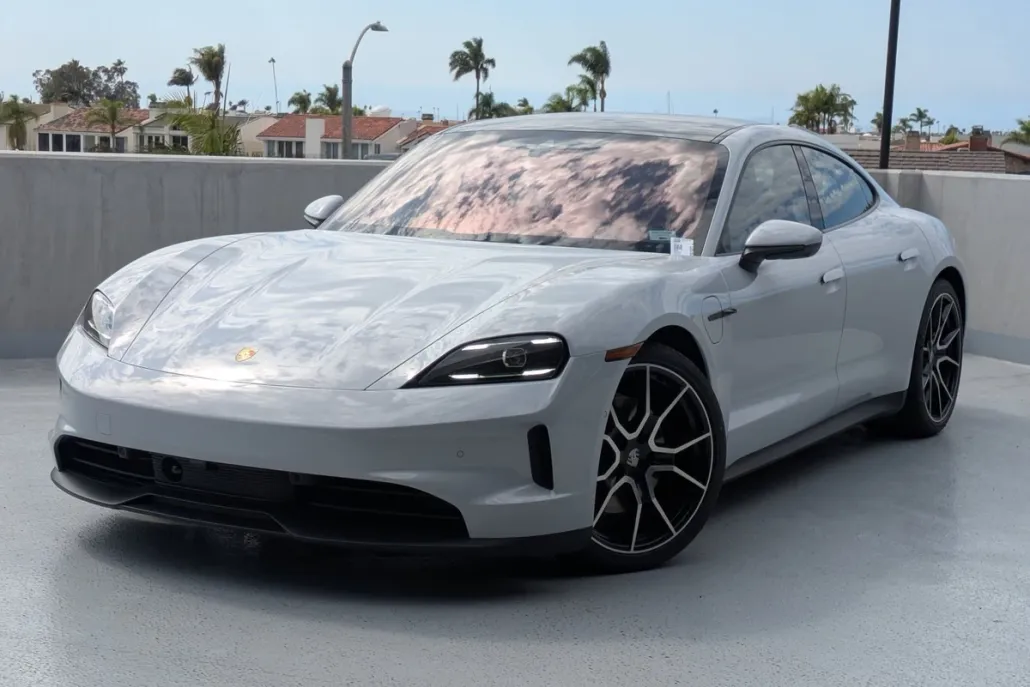 2025 Porsche Taycan 4 photo 1