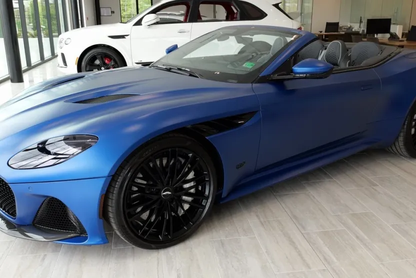 2022 Aston Martin DBS photo 1