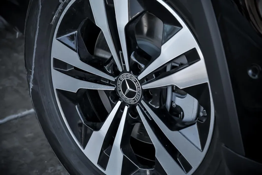 2025 Mercedes Benz GLB 250 4MATIC photo 1