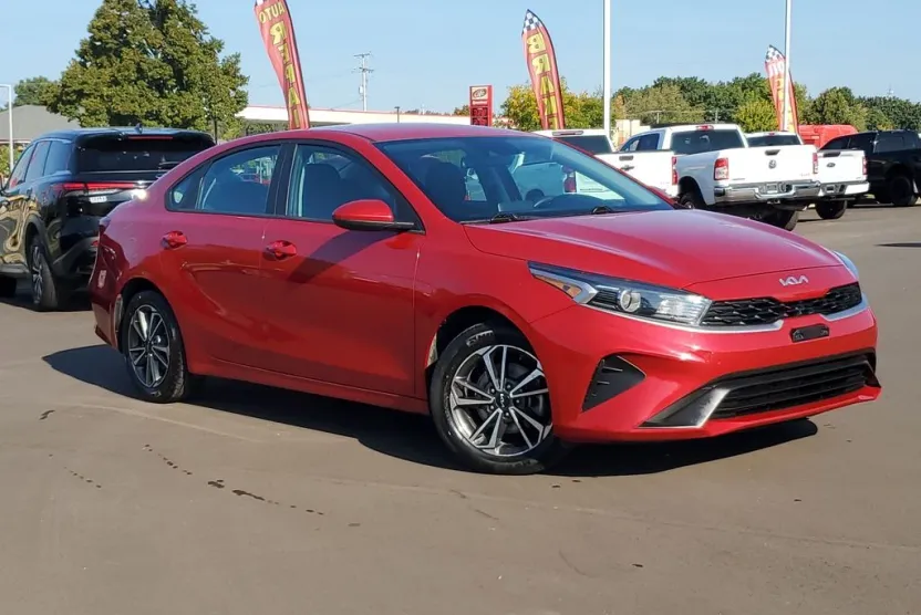 2023 Kia Forte LXS photo 1