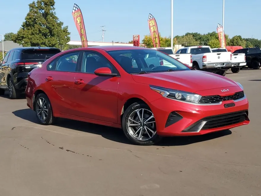 2023 Kia Forte LXS photo 1