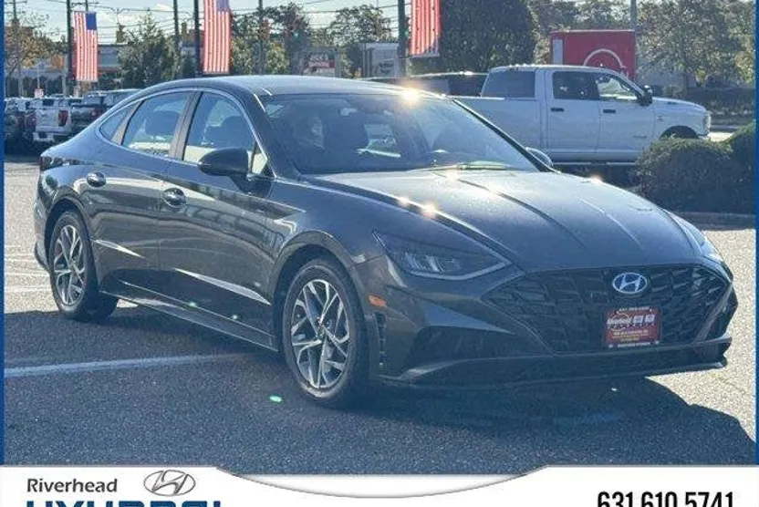 2022 Hyundai Sonata SEL photo 1