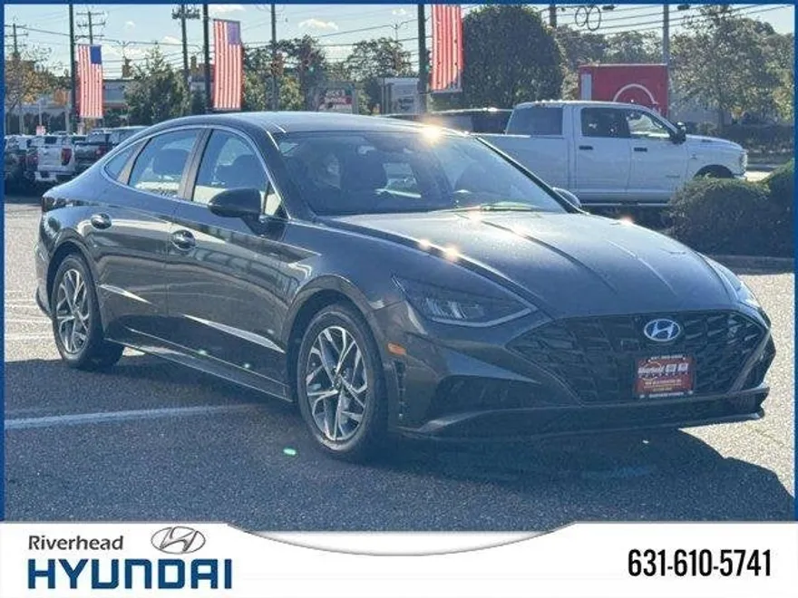2022 Hyundai Sonata SEL photo 1