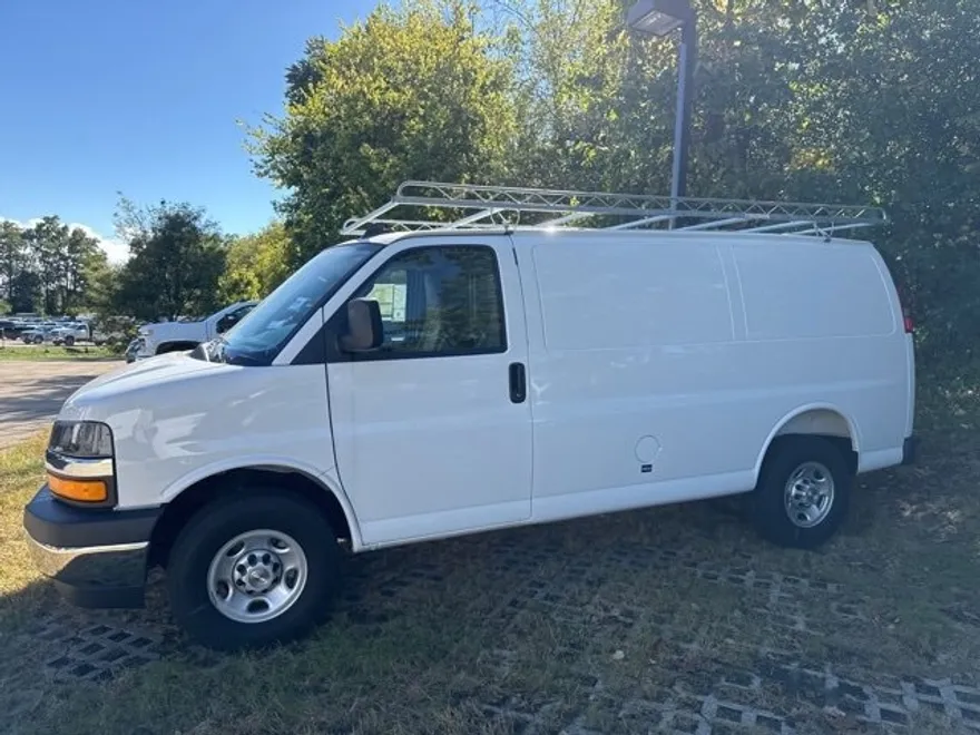 2025 Chevrolet Express Cargo 2500 photo 1