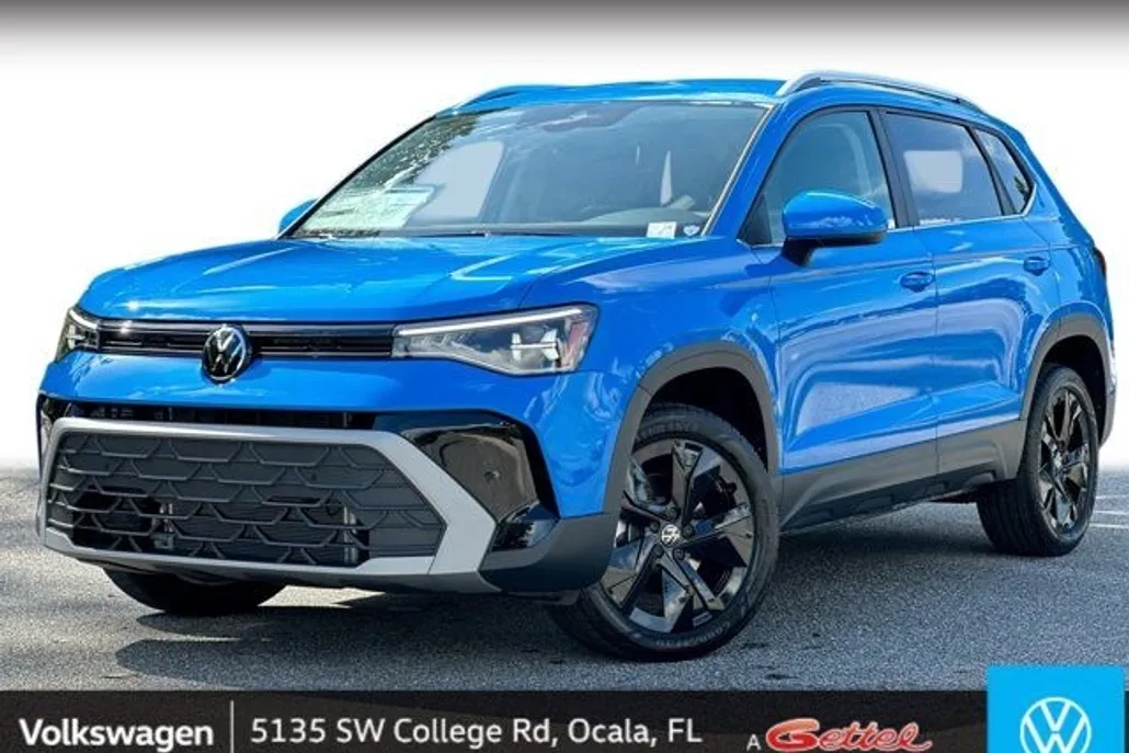2025 Volkswagen Taos SE photo 1