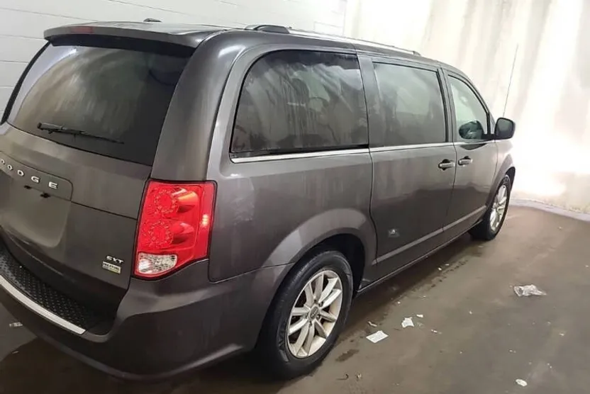 2019 Dodge Grand Caravan SXT photo 1