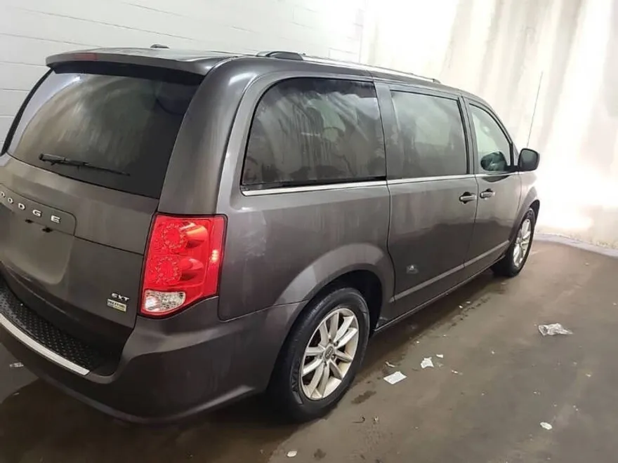 2019 Dodge Grand Caravan SXT photo 1