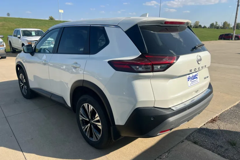 2023 Nissan Rogue SV AWD photo 1