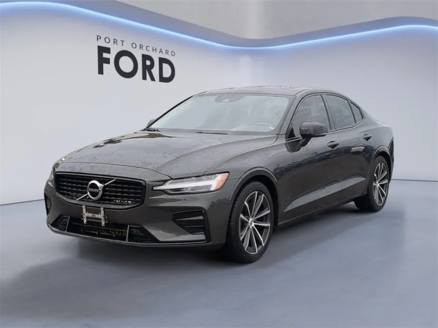 2022 Volvo S60 B5 Momentum photo 1