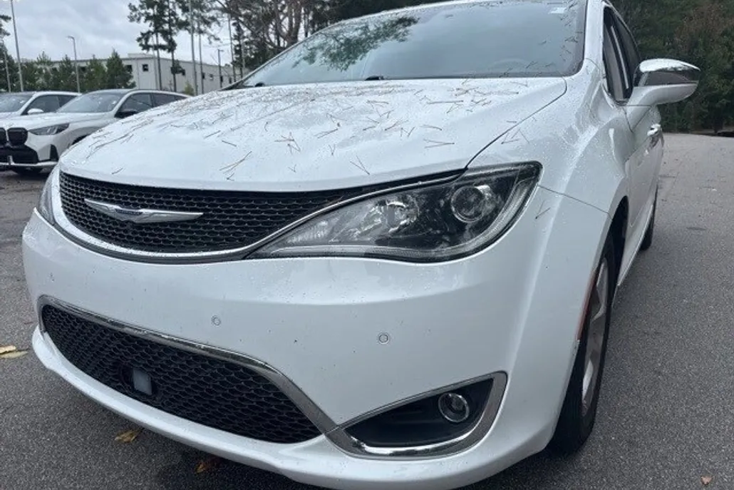 2020 Chrysler Pacifica Limited photo 1