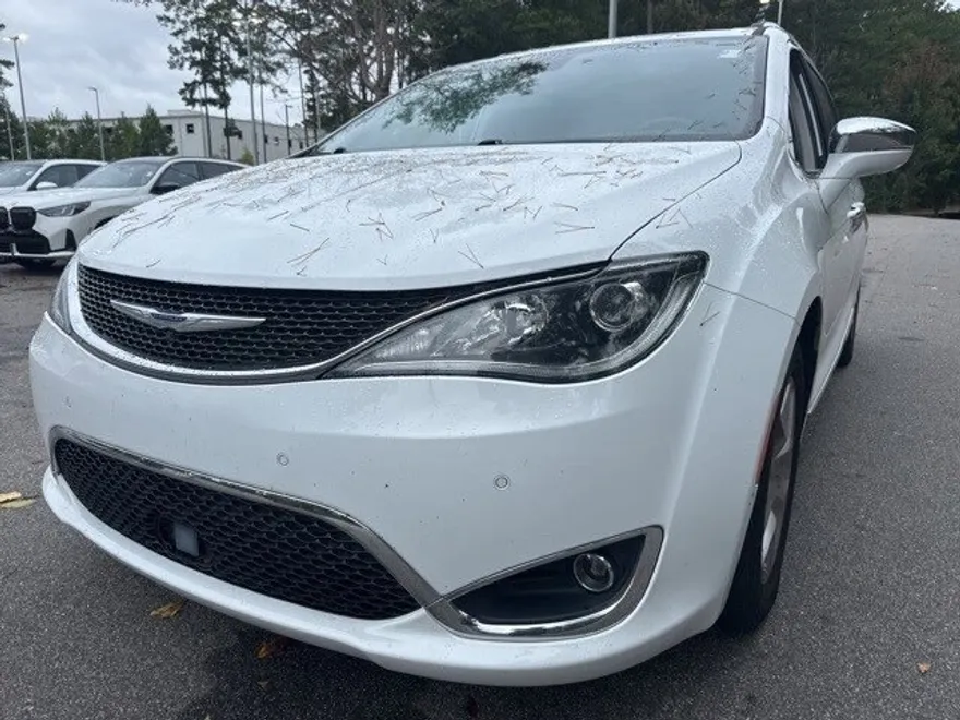2020 Chrysler Pacifica Limited photo 1