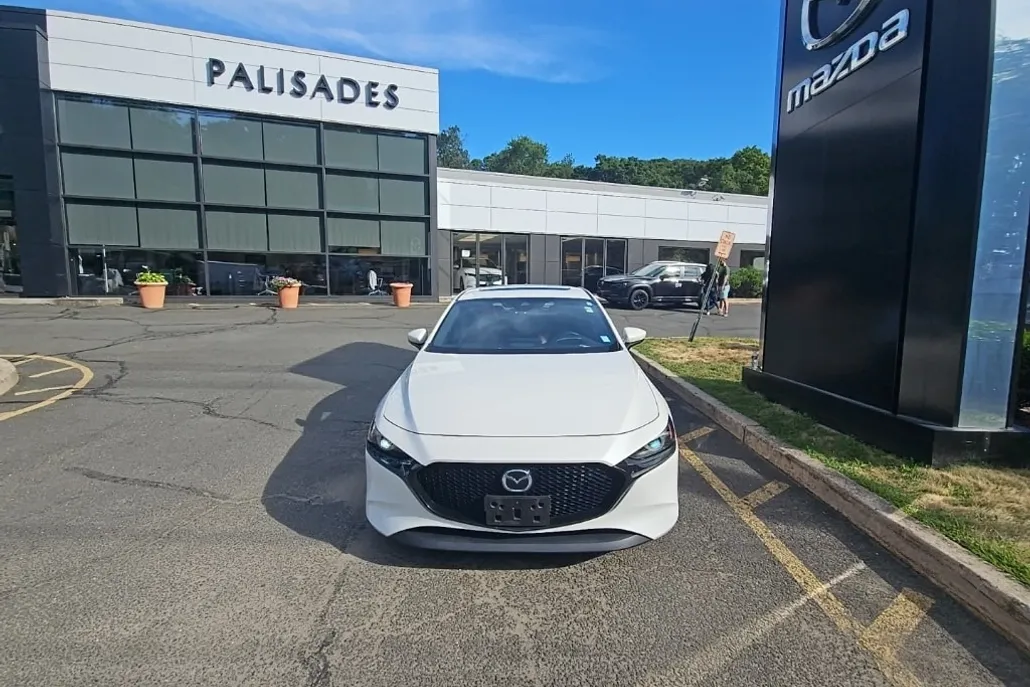 2020 Mazda Mazda3 Premium Hatchback photo 1