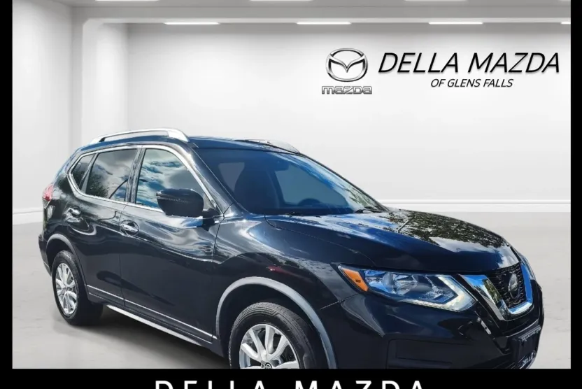 2018 Nissan Rogue SV photo 1