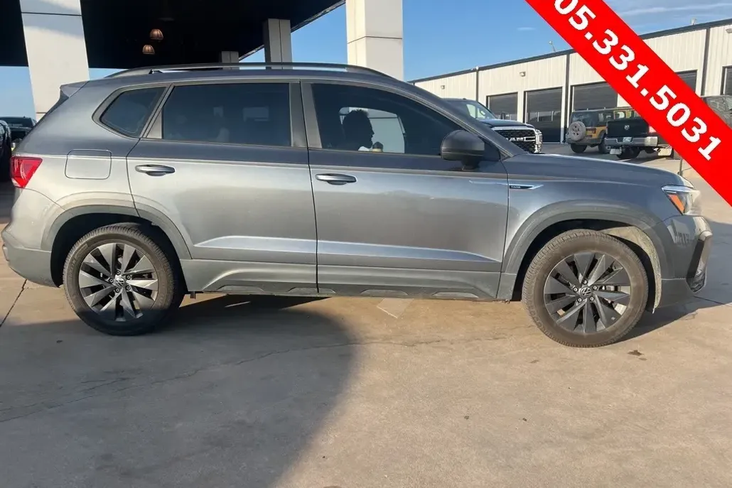 2022 Volkswagen Taos S photo 1