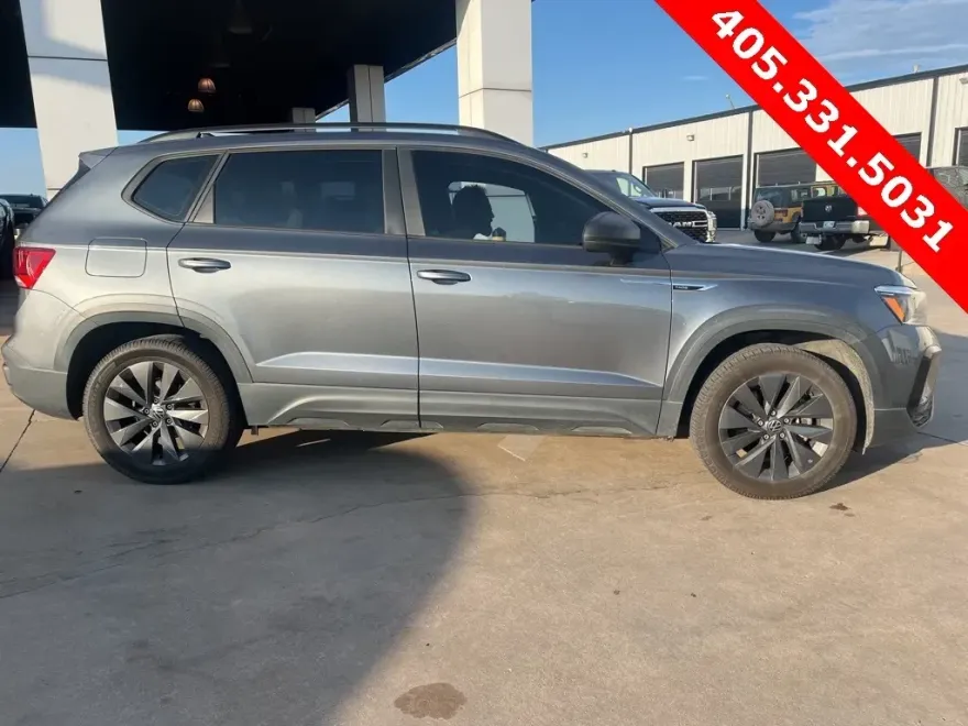 2022 Volkswagen Taos S photo 1
