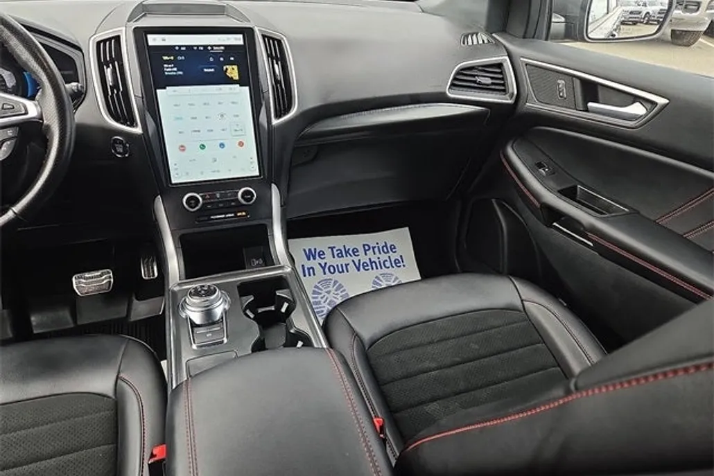2022 Ford Edge ST photo 1