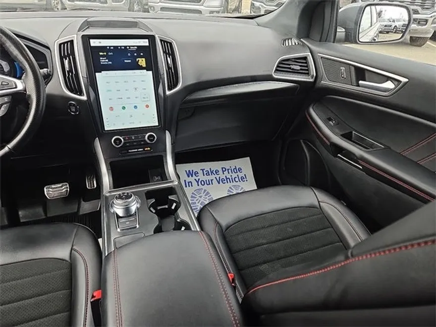 2022 Ford Edge ST photo 1