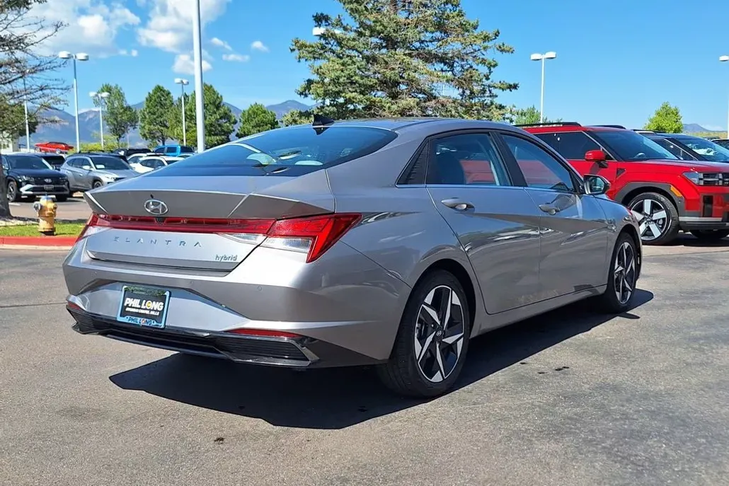 2023 Hyundai Elantra Limited photo 1