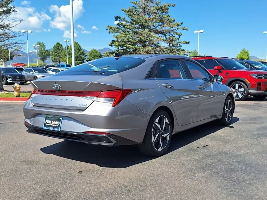 2023 Hyundai Elantra Limited photo 1