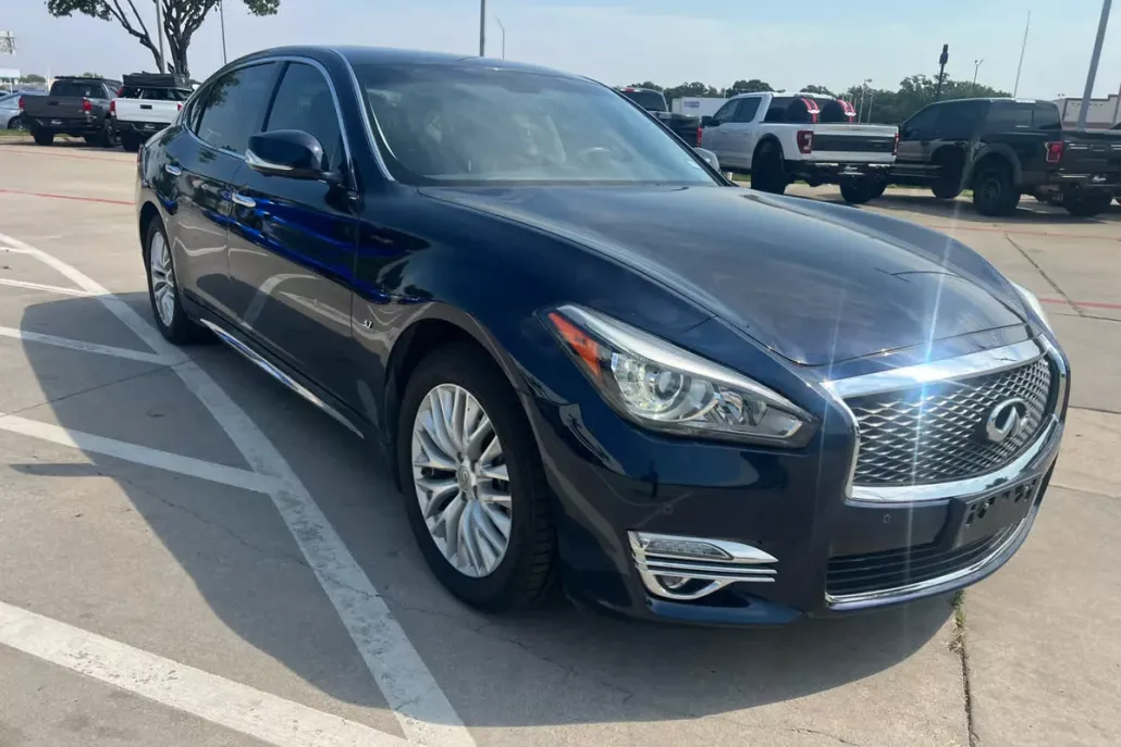 2016 Infiniti Q70L photo 1