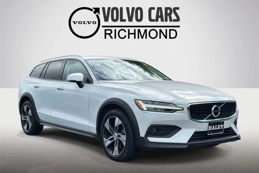 2021 Volvo V60 Cross Country T5 photo 1