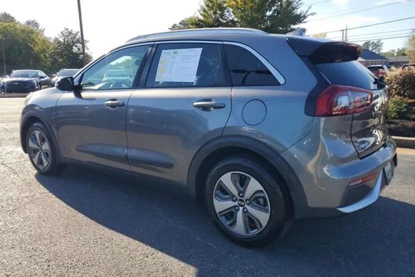 2017 Kia Niro EX photo 1