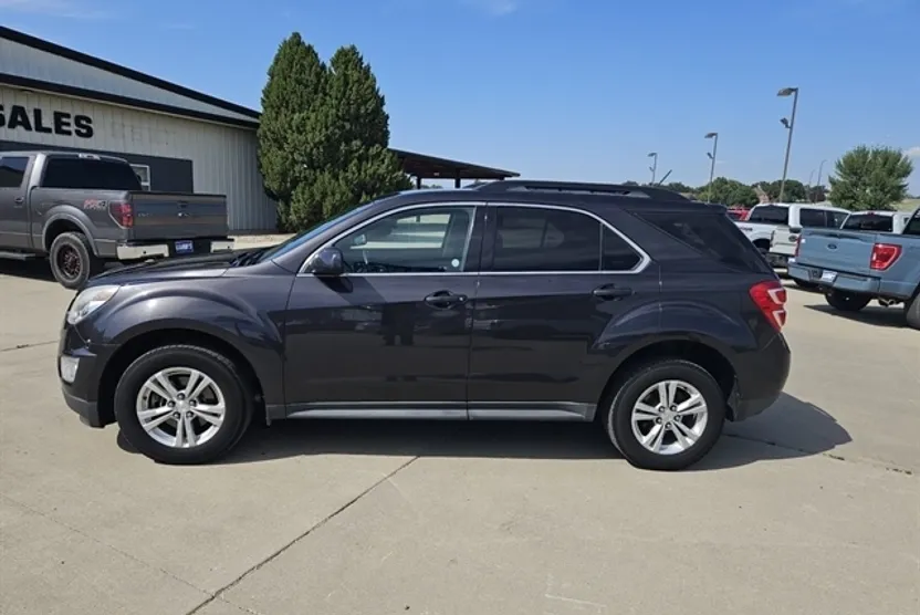 2016 Chevrolet Equinox LT photo 1