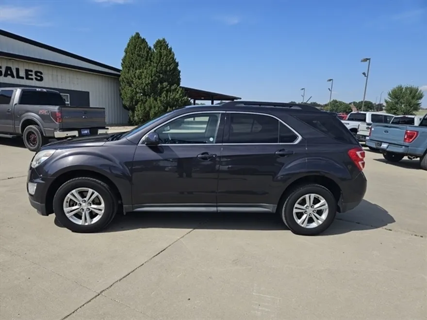 2016 Chevrolet Equinox LT photo 1