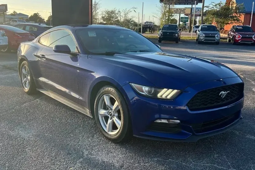 2016 Ford Mustang V6 photo 1