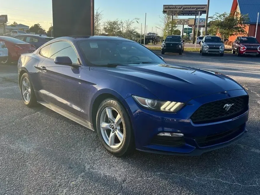 2016 Ford Mustang V6 photo 1