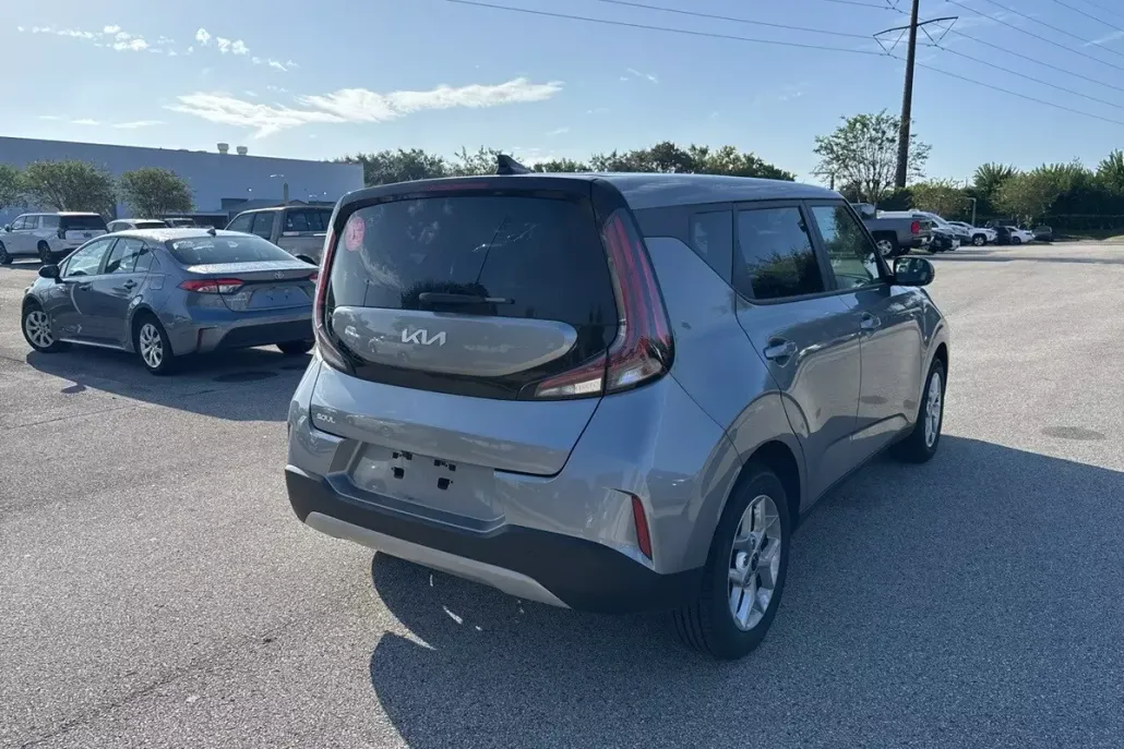 2024 Kia Soul LX photo 1