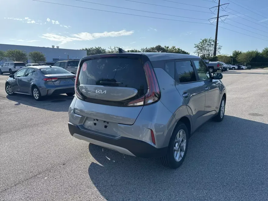 2024 Kia Soul LX photo 1