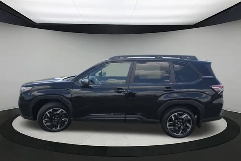 2025 Subaru Forester Premium photo 1