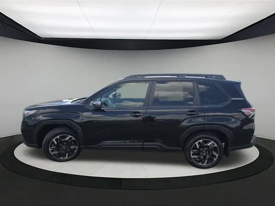 2025 Subaru Forester Premium photo 1