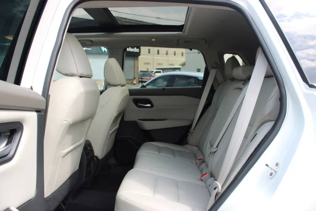 2022 Nissan Rogue SL photo 1