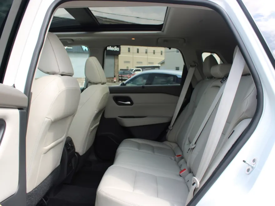 2022 Nissan Rogue SL photo 1