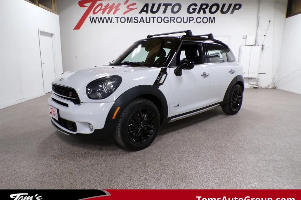 2016 Mini Cooper S ALL4 photo 1