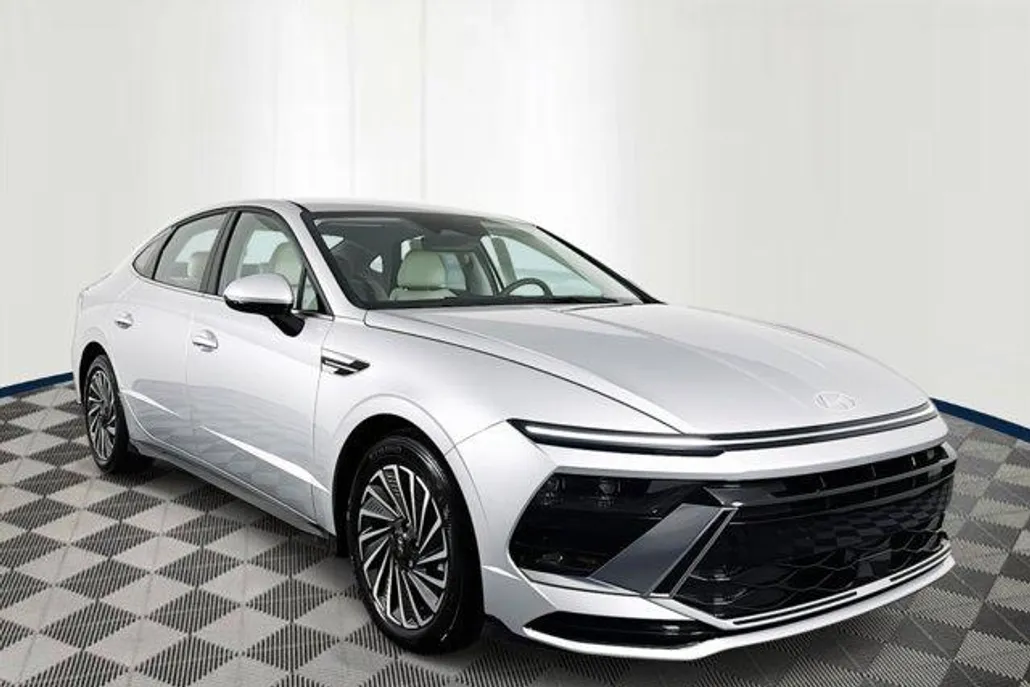 2025 Hyundai Sonata Hybrid SEL photo 1