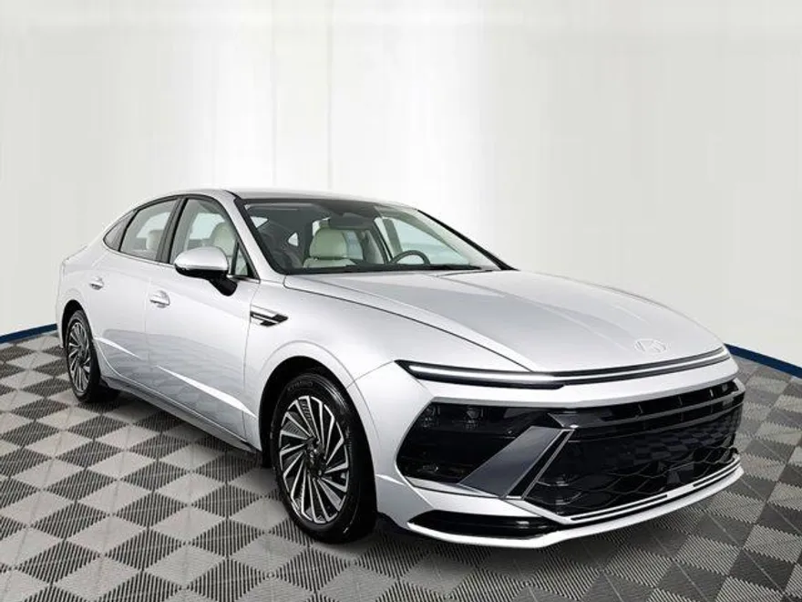 2025 Hyundai Sonata Hybrid SEL photo 1