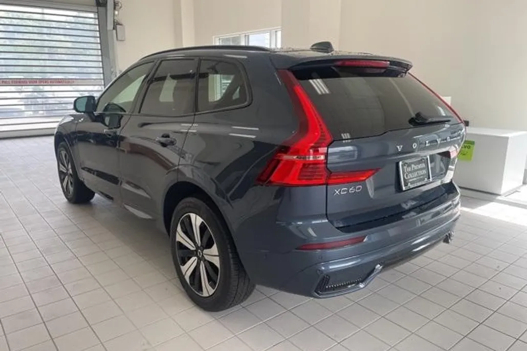 2023 Volvo XC60 Recharge Hybrid Plus photo 1