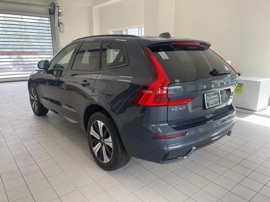2023 Volvo XC60 Recharge Hybrid Plus photo 1