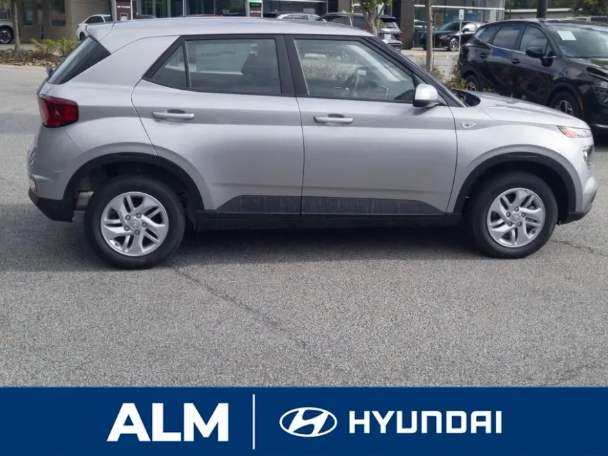 2026 Hyundai Venue SE photo 1